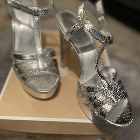 Micheal Kors, Size 10, Silver Heels - Picture 7 of 10